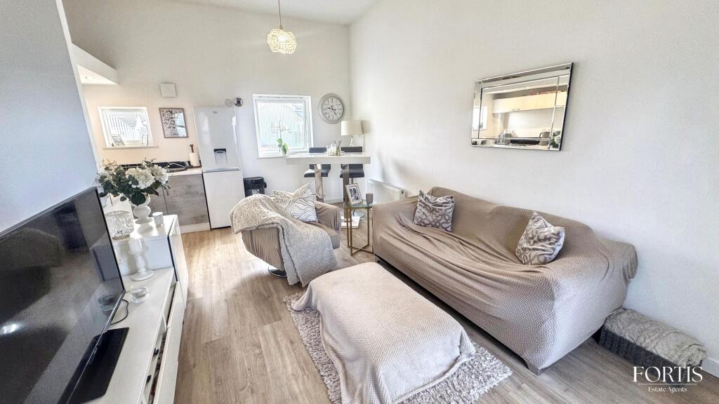 Apartment in Newport - View 3