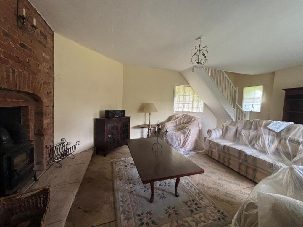 House in Stoke-on-Trent - More