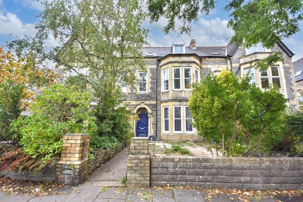 Main image of property: Flat 4 19 Victoria Road Penarth CF64 3EG
