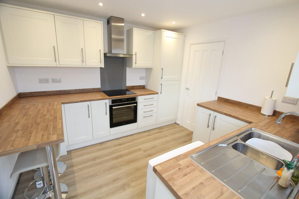 House in Northleigh Grove, Rhosddu - More