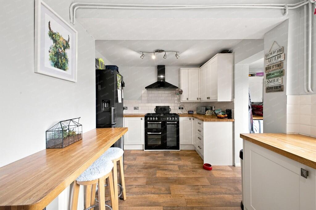 House in Northampton, Lodge Farm - View 5