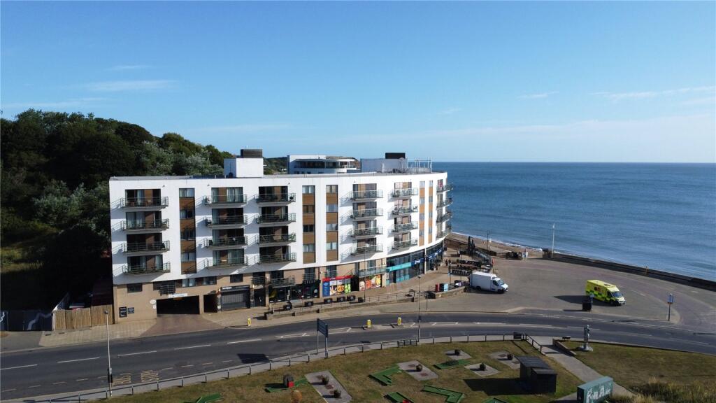 3-bed flat on Peasholm Gap, Scarborough, North Yorkshire, YO12, £425,000