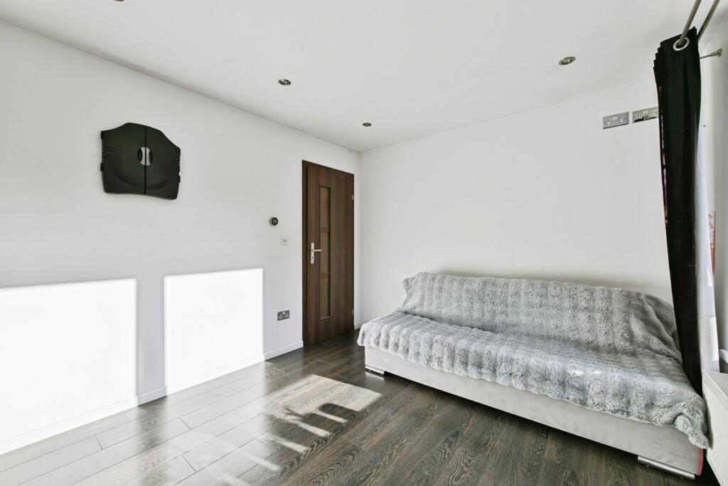 Apartment in Nottingham, Nottinghamshire - View 4