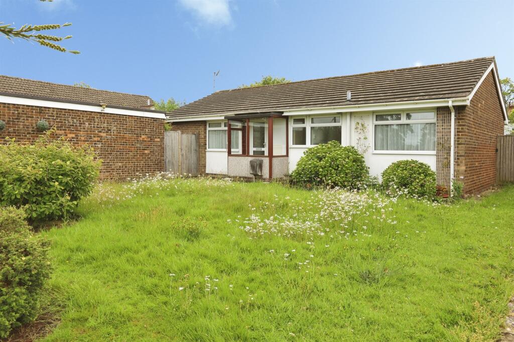 Main image of property: Stoneleigh Close, East Grinstead