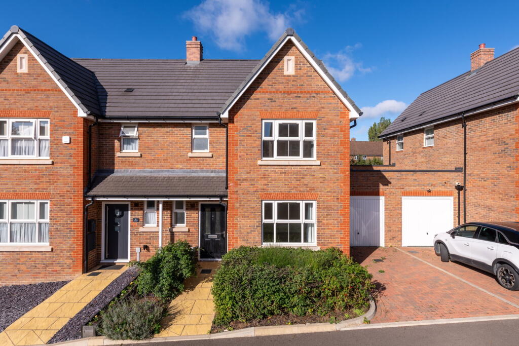3-bed semi-detached on Boot Close, Winslow, MK18, £425,000