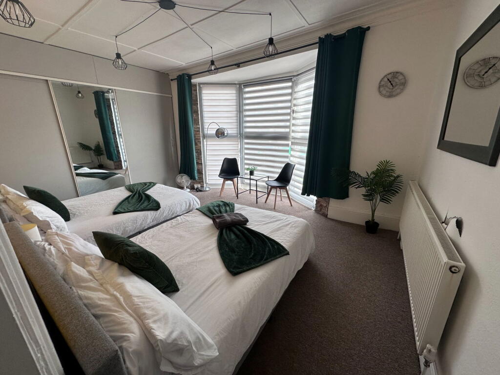 Apartment in Eastbourne, Seaside, Roselands - View 3