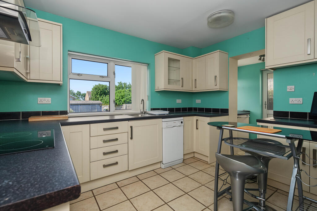 Oxford Road, Farmoor, Oxfordshire - View 2