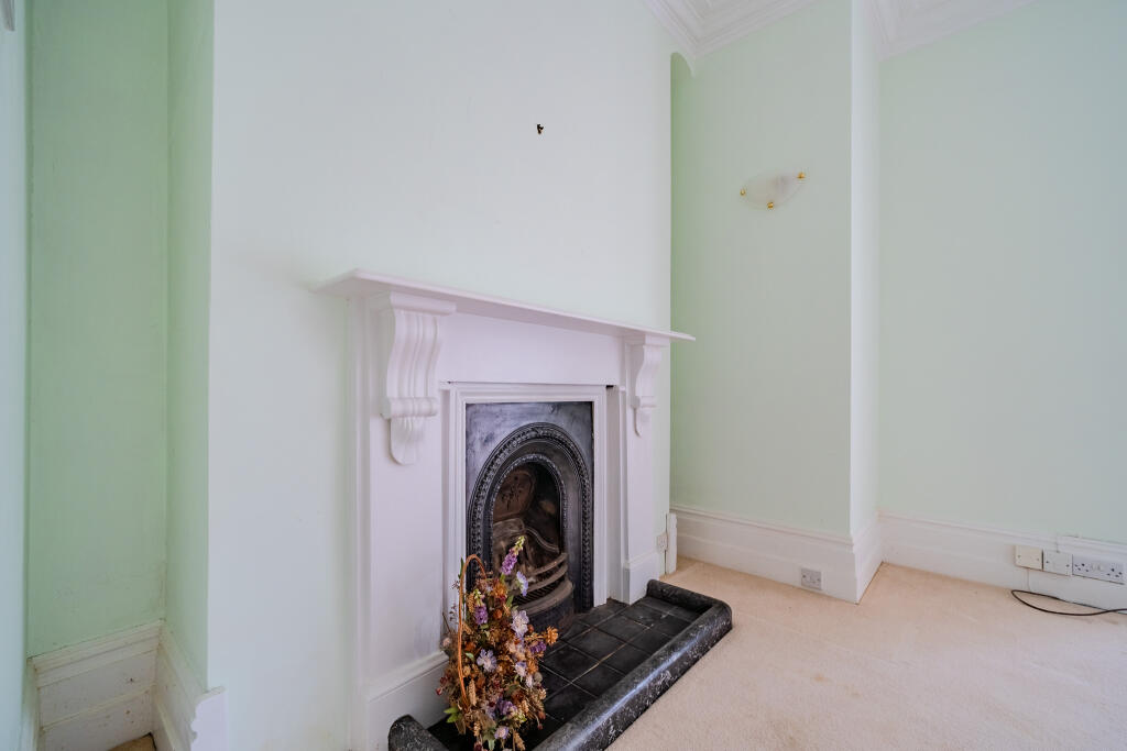 Apartment in Brighton - View 4