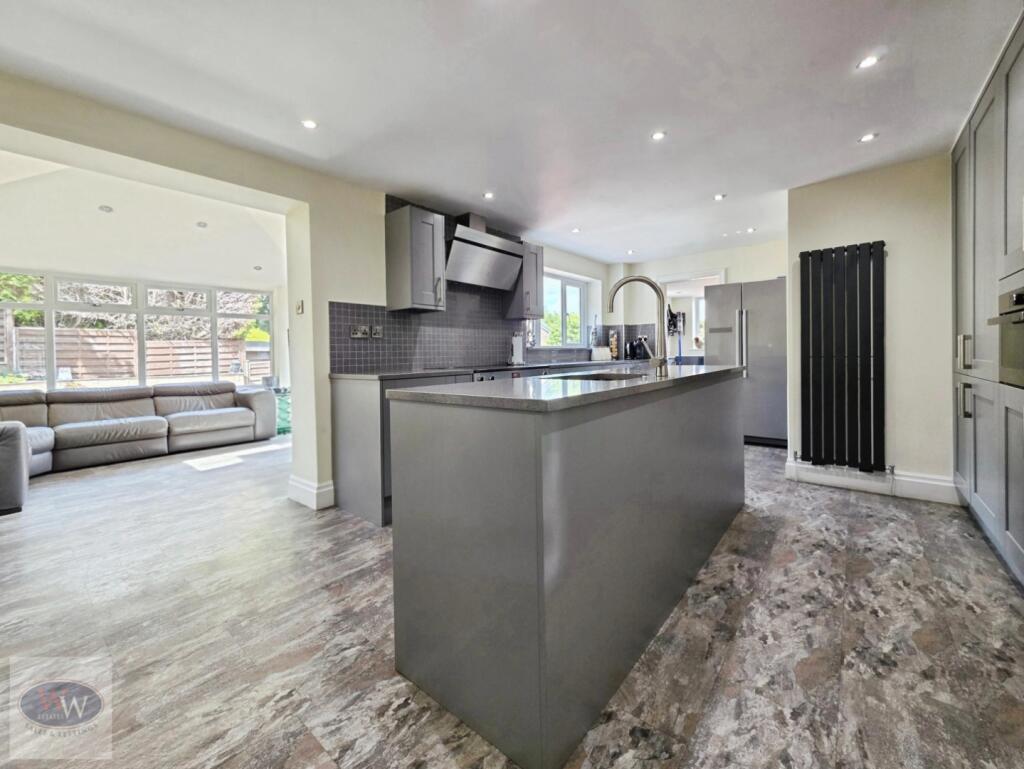 Langley Lane, Baildon, BD17 6TD photo 5