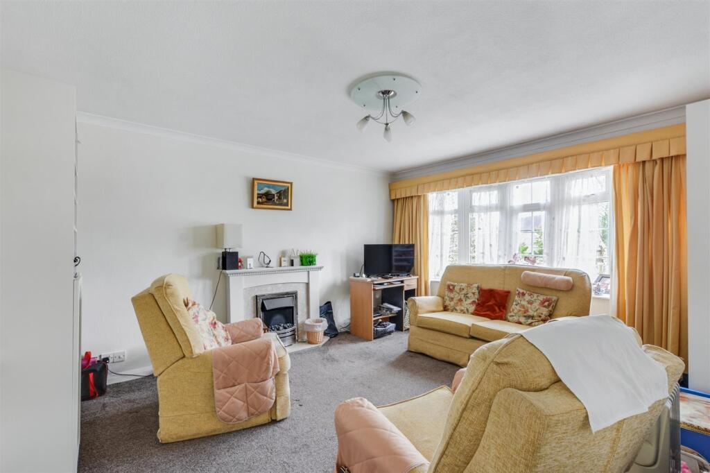 Apartment in Nottingham, Wollaton Vale - View 2