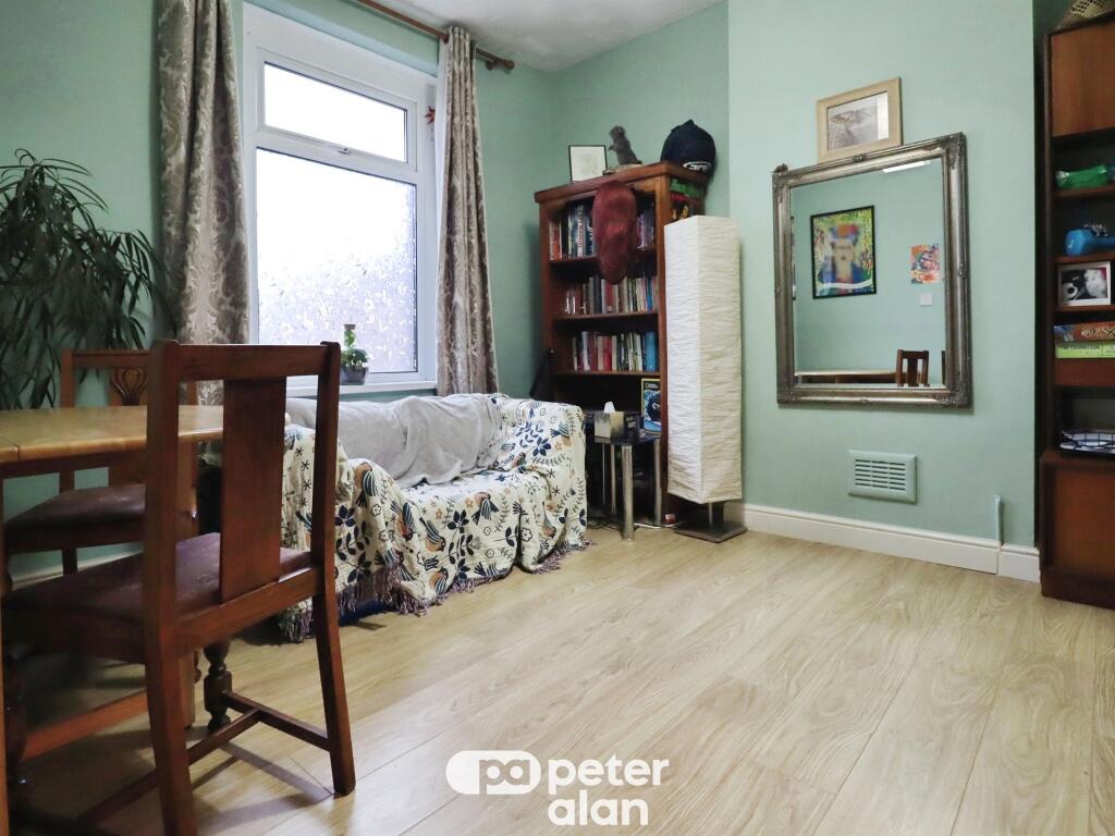 Apartment in Cardiff, Adamsdown - View 5