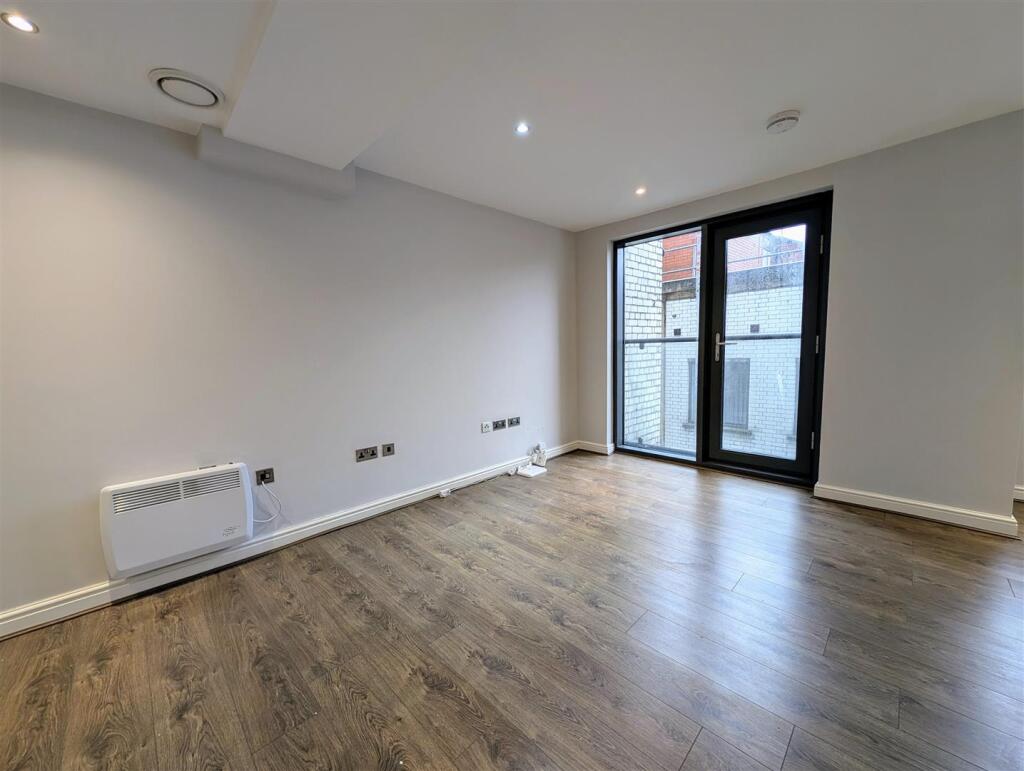 Apartment in Liverpool, Pride Quarter, Vauxhall - View 2