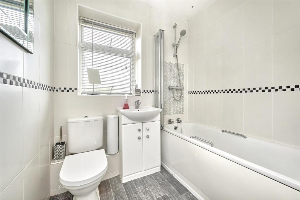 House in Bishop's Stortford, Havers - View 5