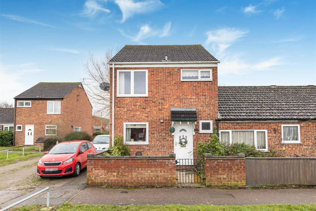 3-bed terraced on Aureole Walk, Newmarket, £250,000