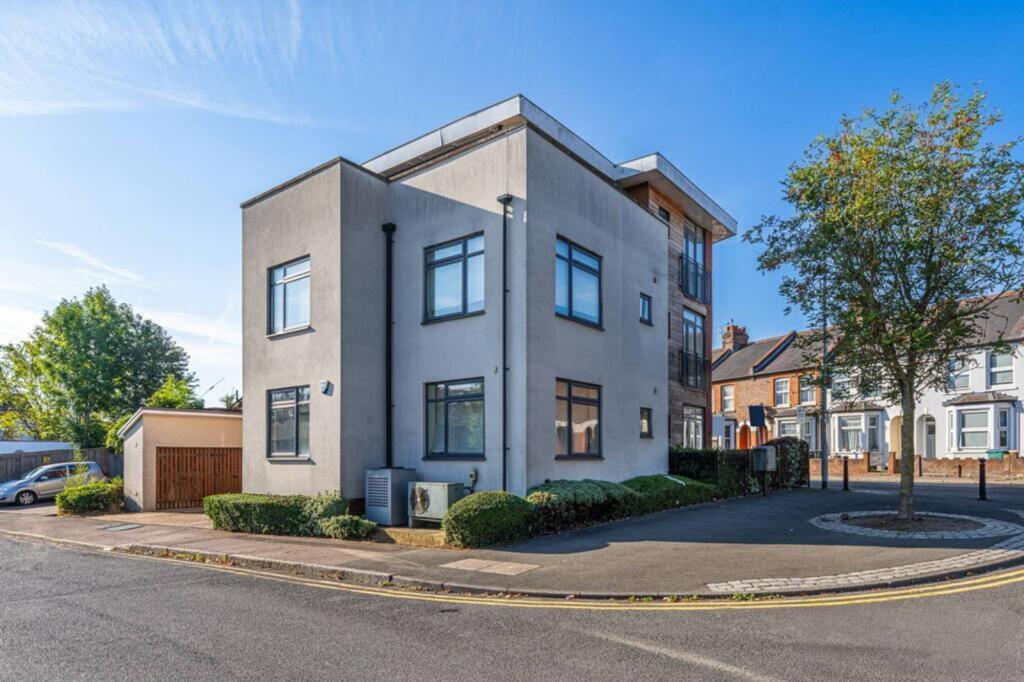 Main image of property: Leavesden Road, Watford, WD24