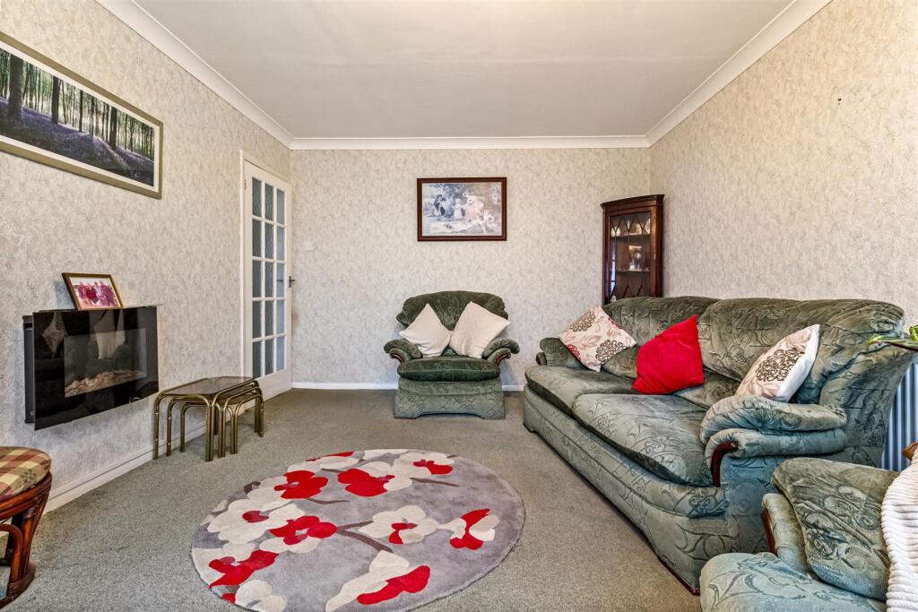 Twyford Close, Worthing photo 4