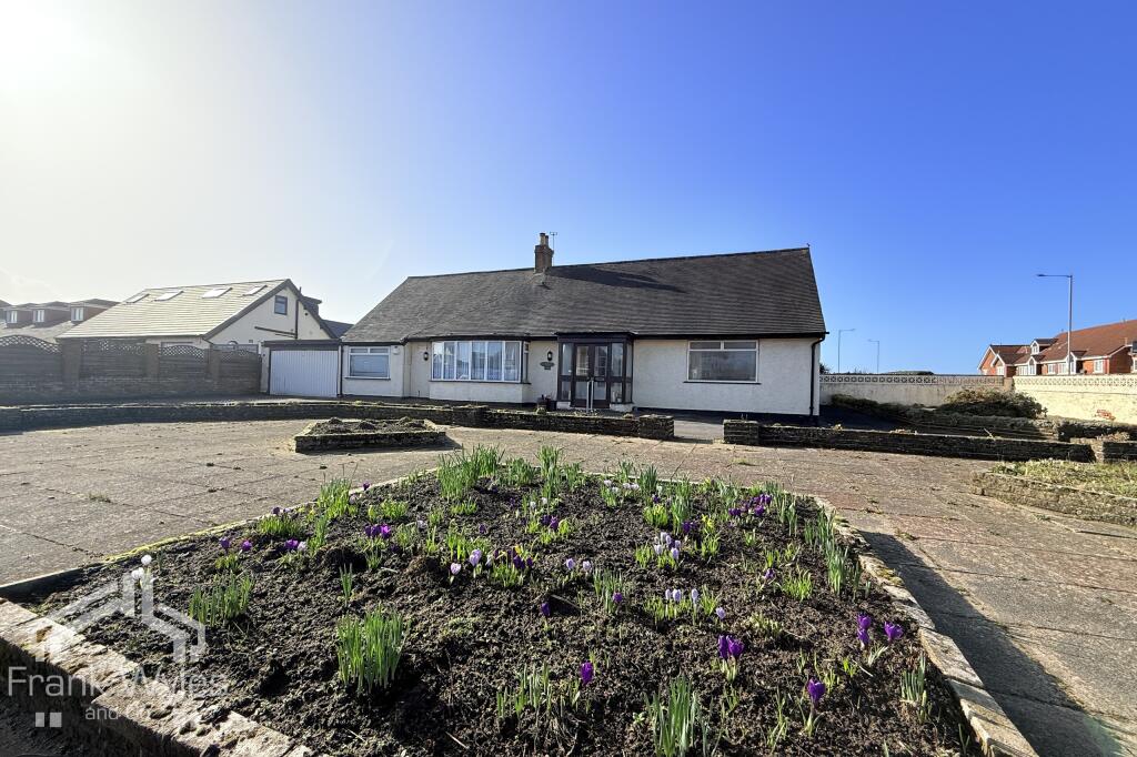 4-bed detached on Clifton Drive North, Lytham St. Annes, Lancashire, £350,000