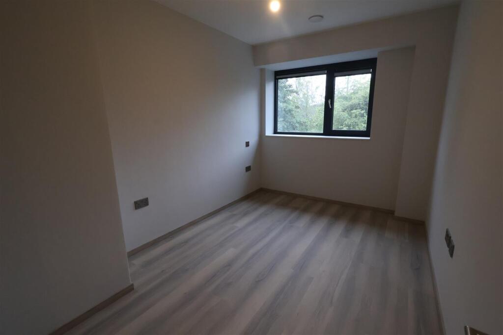 Apartment in Redditch, Southcrest, Headless Cross - More