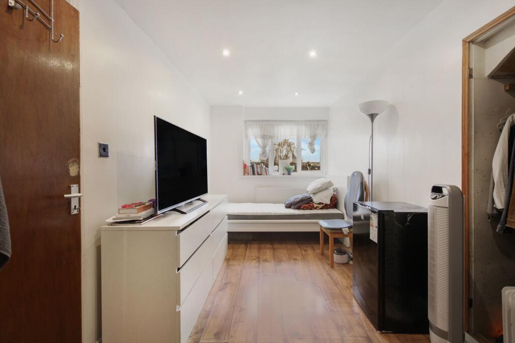House in Croydon - More