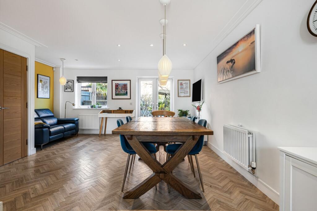 House in Waverley, Haslemere - View 5