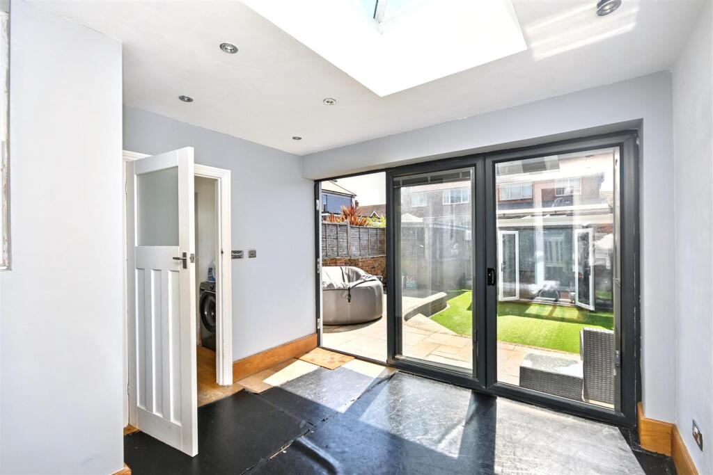 Desmond Road, Eastbourne photo 5