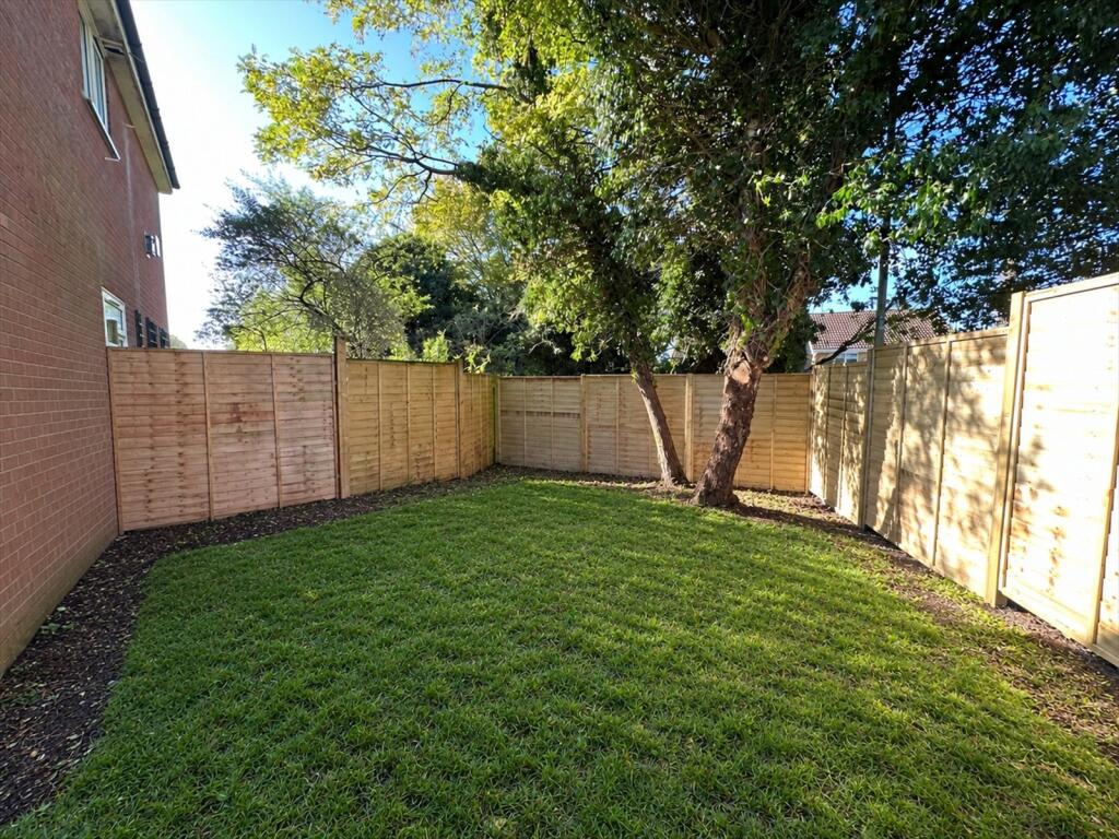 Apartment in East Hampshire, Alton - More