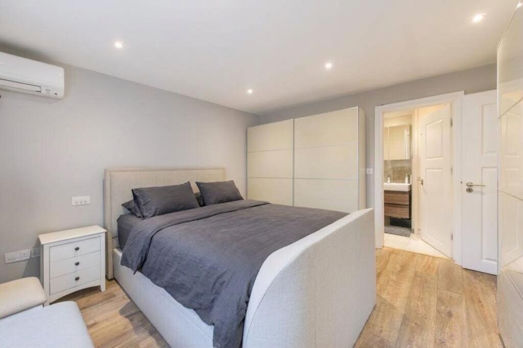 Apartment in London - More