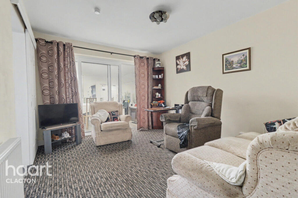 House in Clacton-on-Sea, Jaywick - View 5