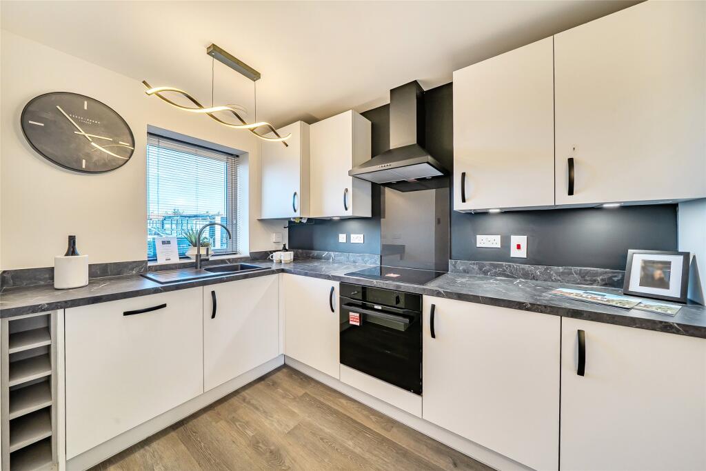 House in Gloucester - View 4