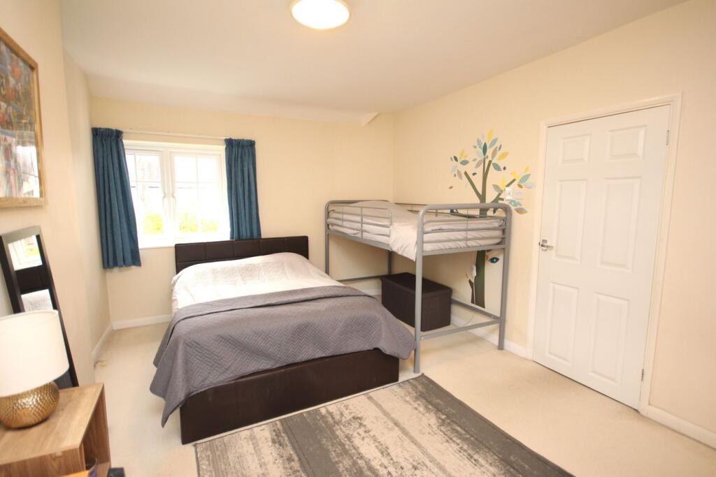 House in Letchworth, Hertfordshire - More