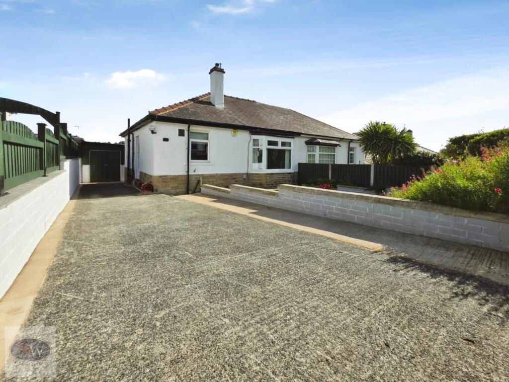 2-bed semi-detached on Oakfield Drive, Baildon, BD17 6AW, £260,000