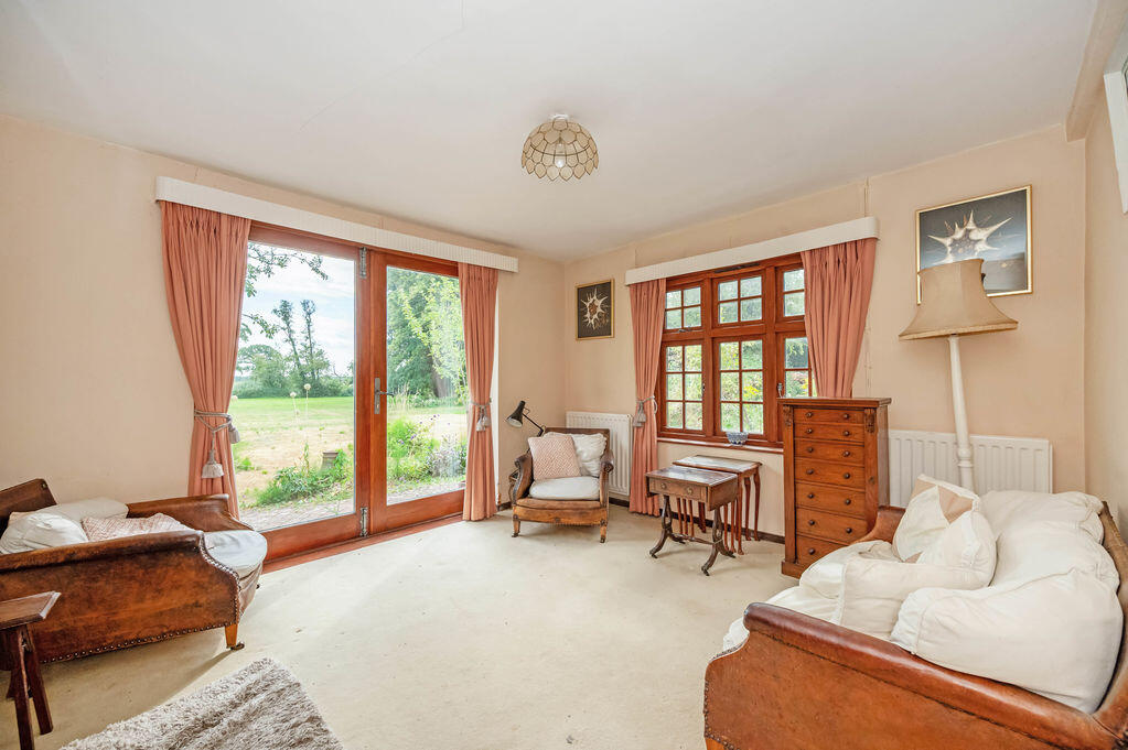 House in Chichester, Fishbourne - More