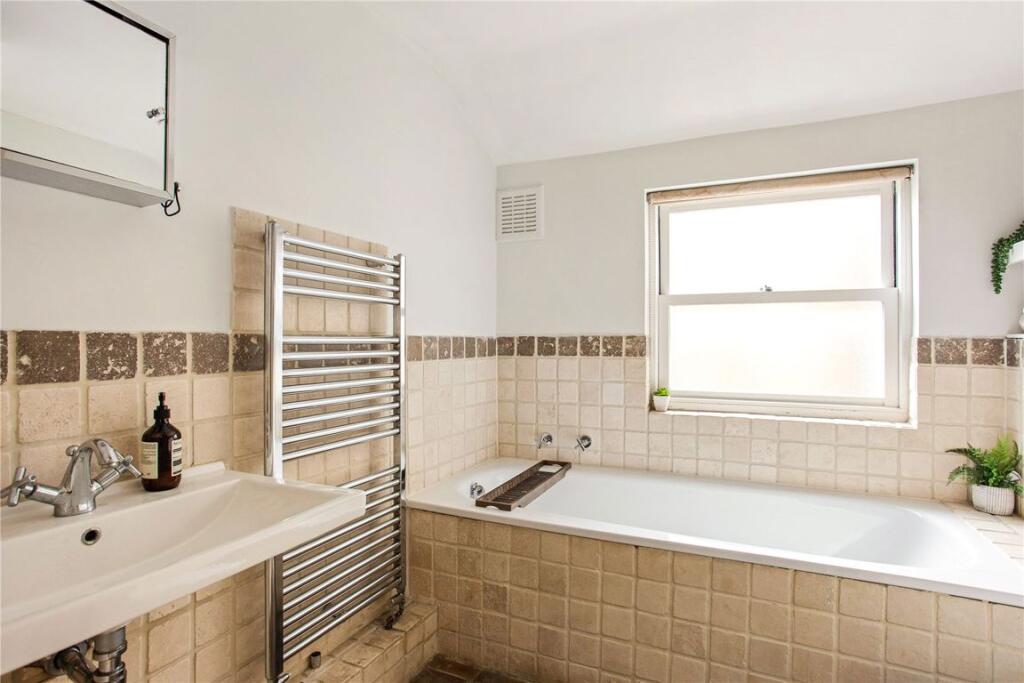 3 bedroom maisonette for rent