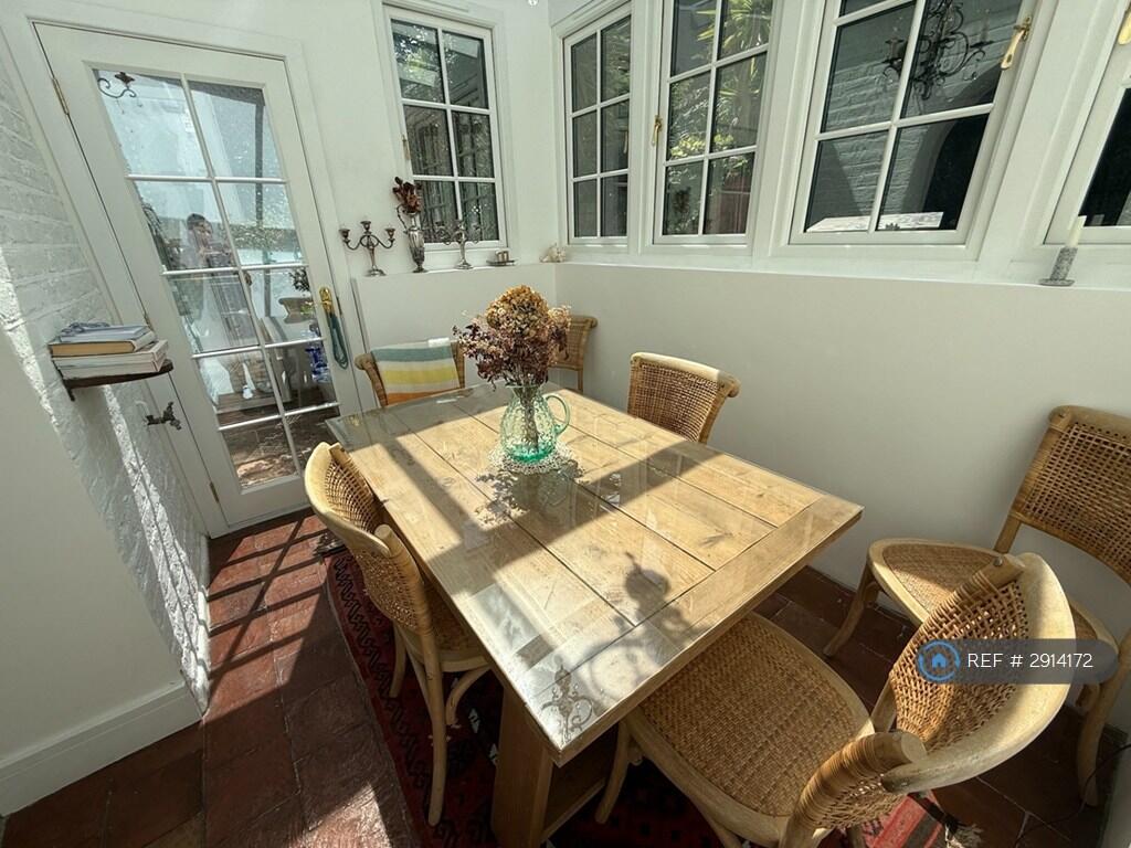 Apartment in London, Lot's Village, Earl's Court - View 3