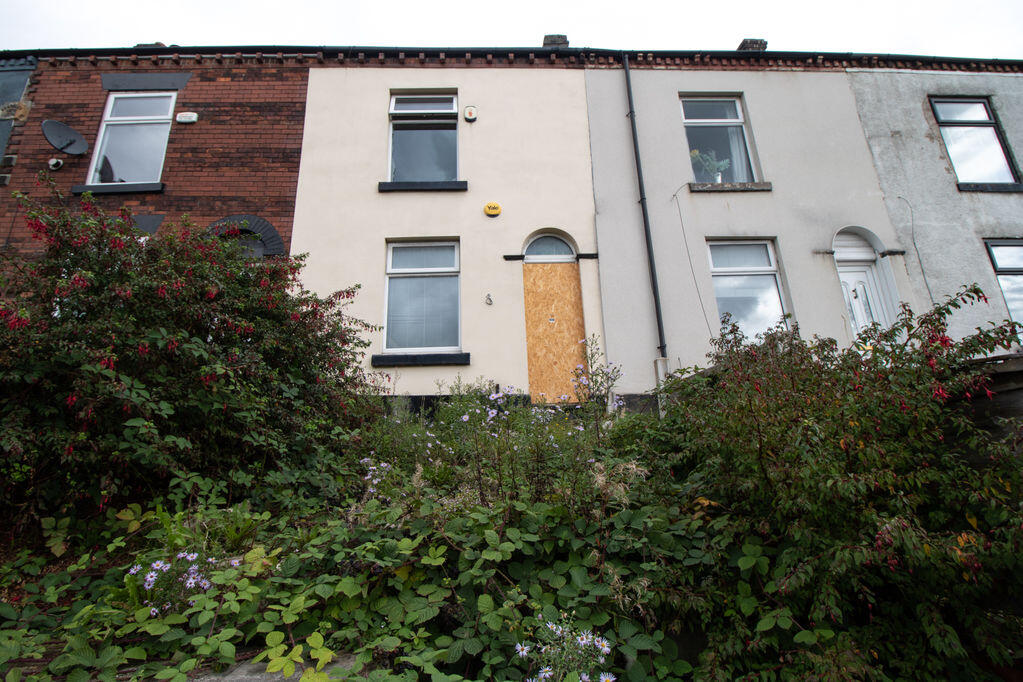 Main image of property: Bolton Road, Kearsley, Bolton, BL4 9BX