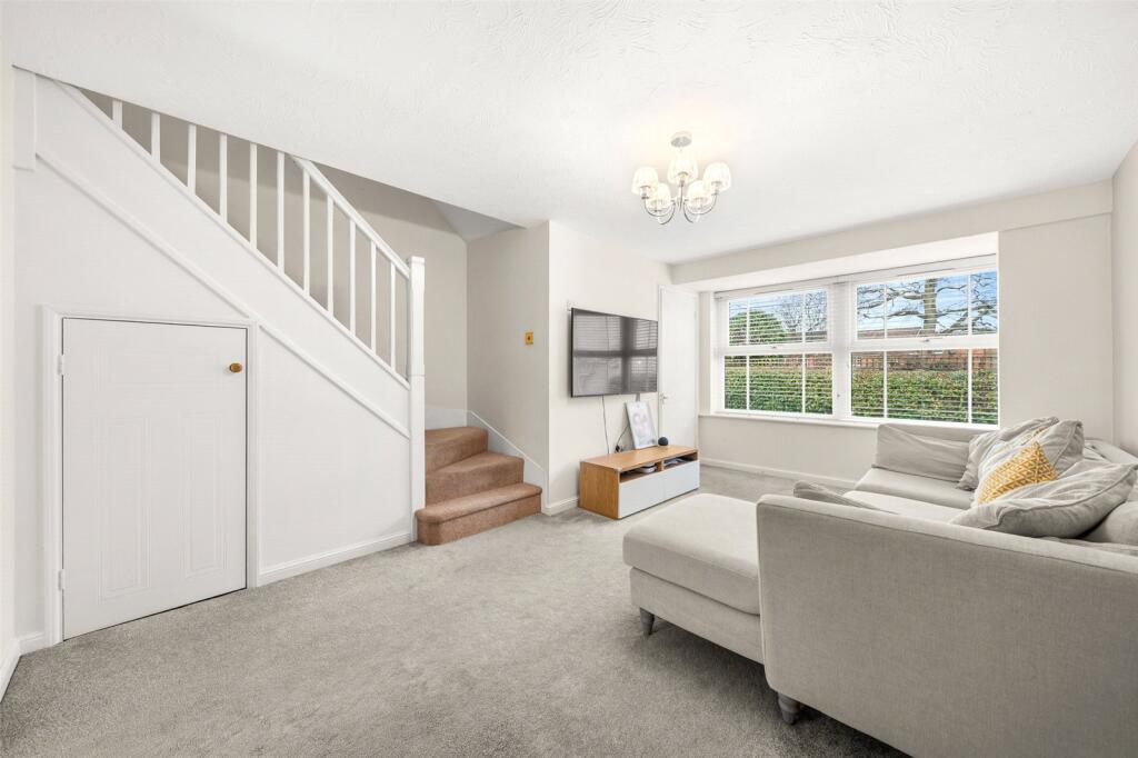 Bartholomew Place, Warfield, Berkshire, RG42 photo 2