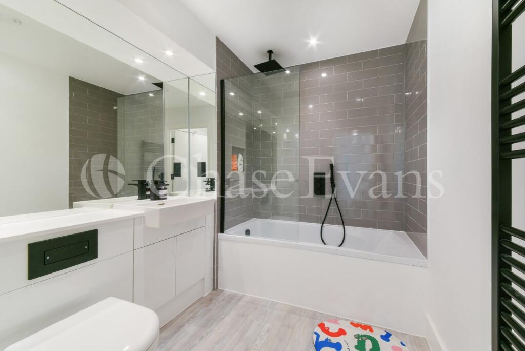 Apartment in Croydon - More