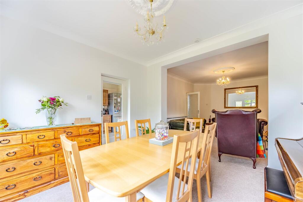 House in Southend-on-Sea, Westcliff-on-Sea - More