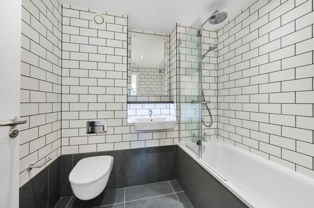 Apartment in Romford - View 5
