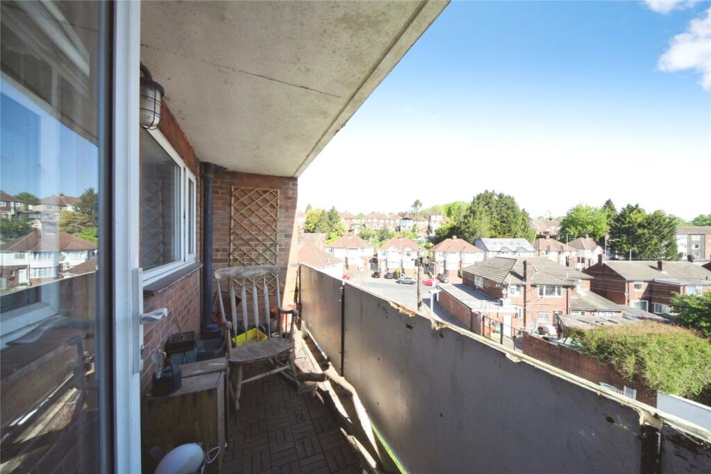 Apartment in Luton, Farley Hill - View 5