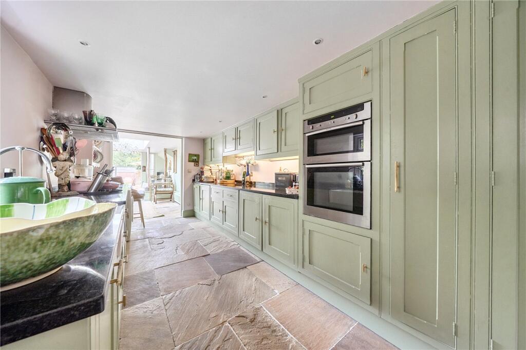 House in Swindon - View 4