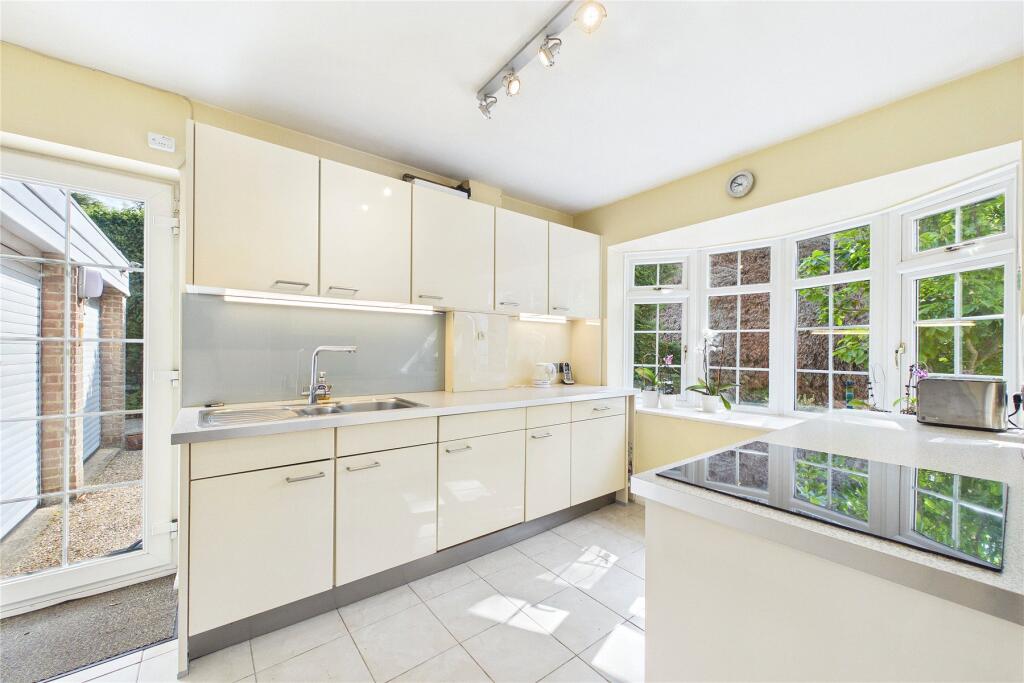 House in Woking, Surrey - View 5