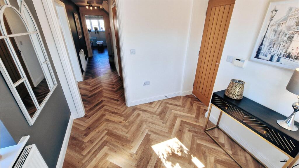 House in Gedling, Bestwood Village - More