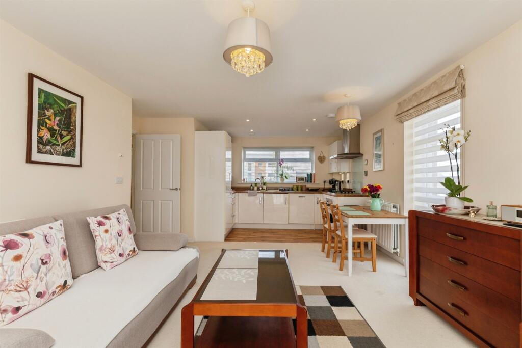 Apartment in Bristol - View 5