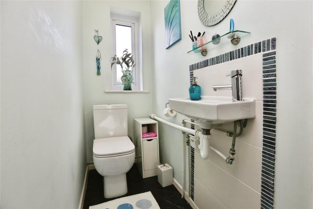 Summerfields, Locks Heath, Southampton, Hampshire, SO31 - View 6