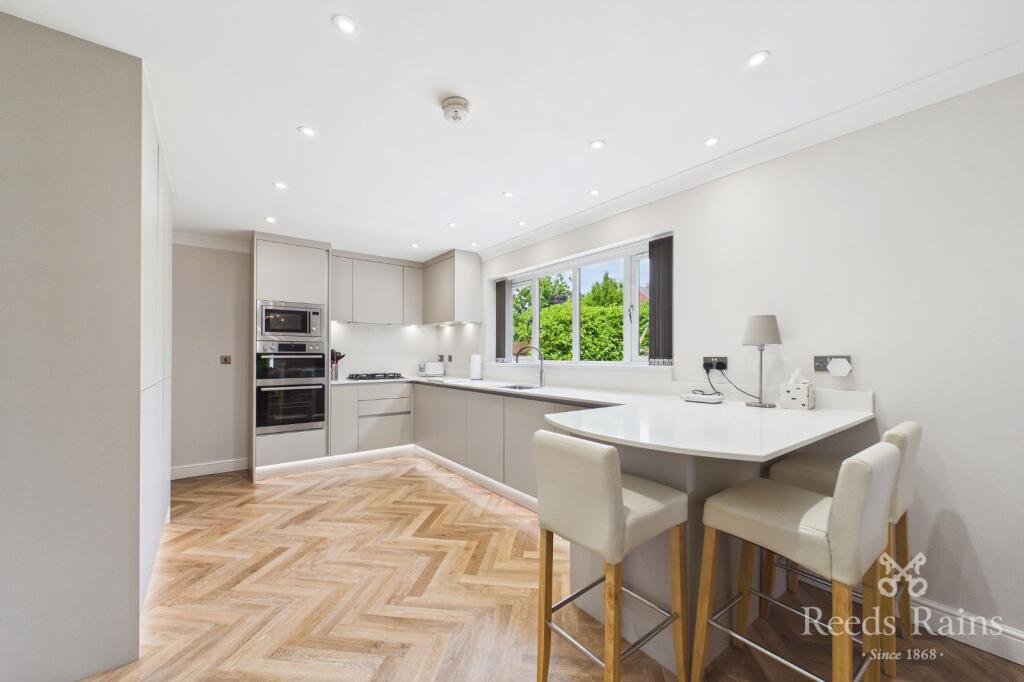Upper Green Drive, Tingley, Wakefield, West Yorkshire, WF3 photo 2