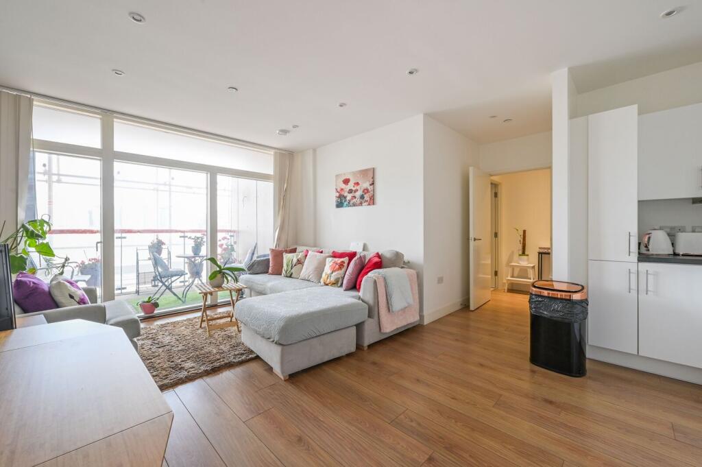 Main image of property: Pomfret Place, E14, Docklands, London, E14