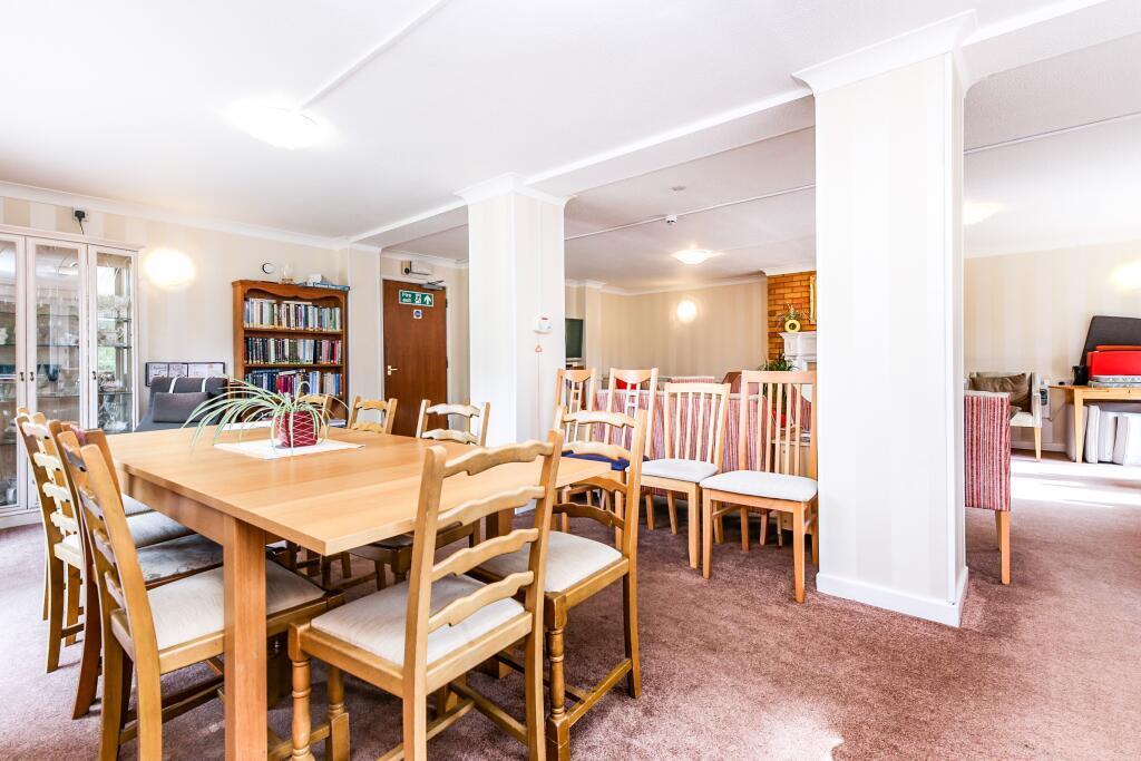 Apartment in Hove, Brighton and Hove - View 4