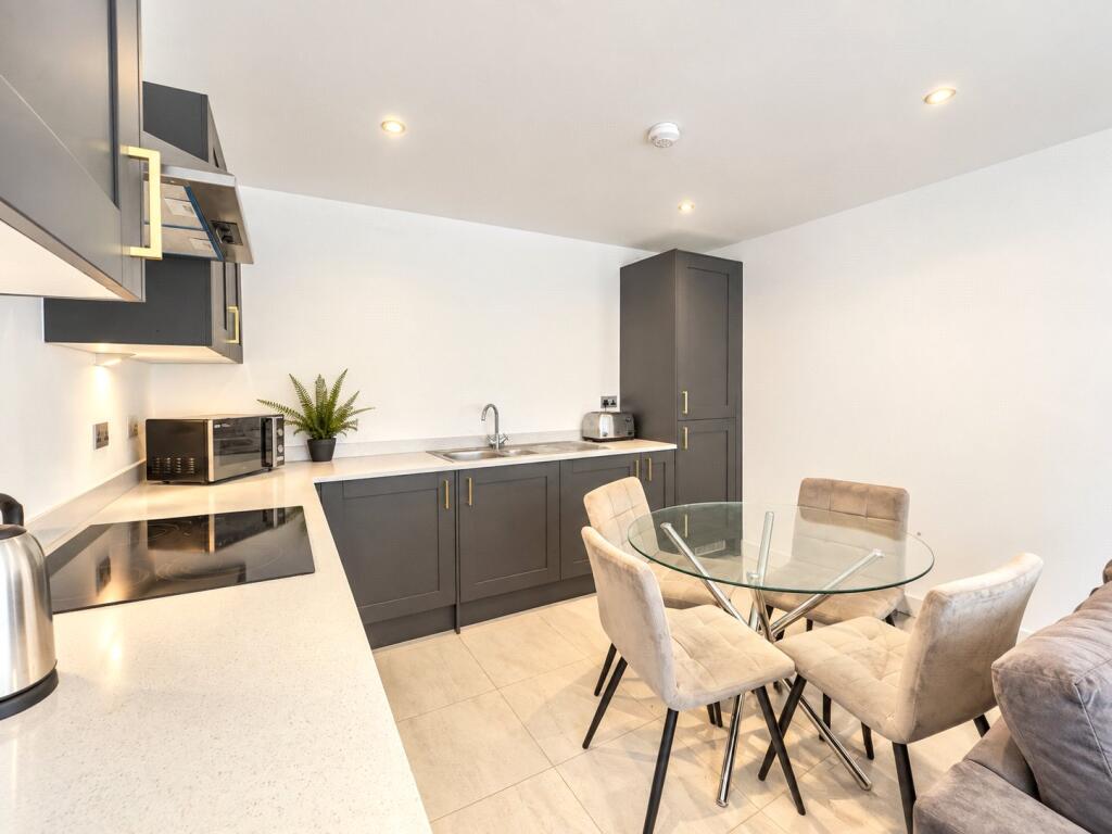 Apartment in Wirral, Liverpool City Region - View 3