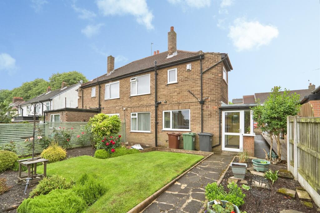 Main image of property: Lynnwood Gardens, Pudsey